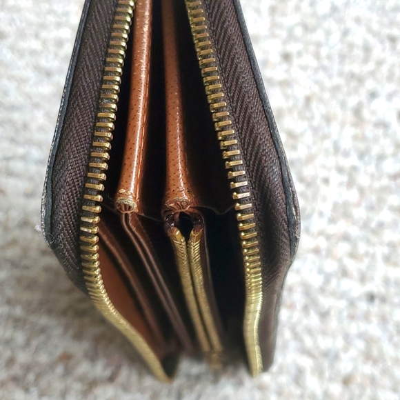 Louis Vuitton Zippy Monogram Wallet - Picture 6 of 16
